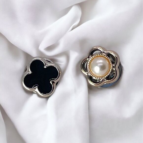NWT Hidden Buttons 2 Pack - Picture 1 of 3